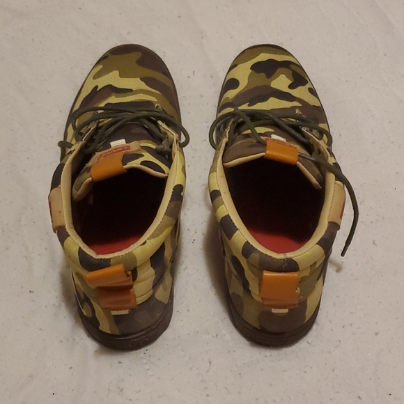 Used but great condition Levi sneakers - Picture 2 of 4